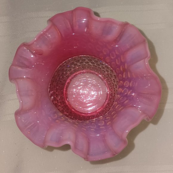 Vintage Fenton Cranberry Opalescent Hobnail Vase 6" - Picture 3 of 4